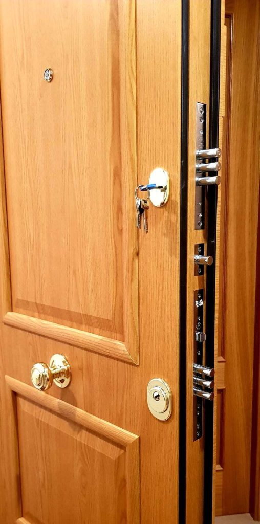 Puertas acorazadas de entrada para piso en Puertas Guardamar