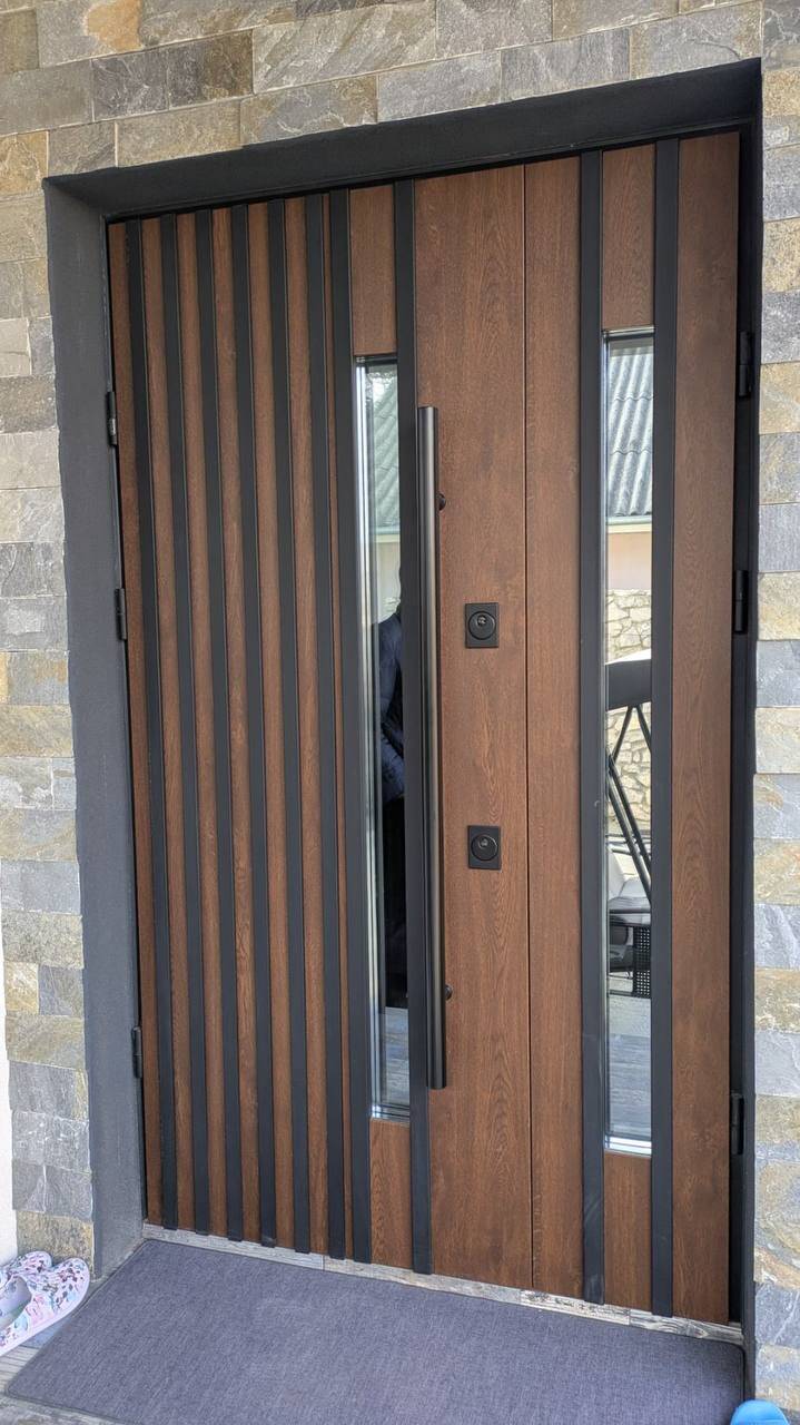 Instalación reciente de puerta acorazada
