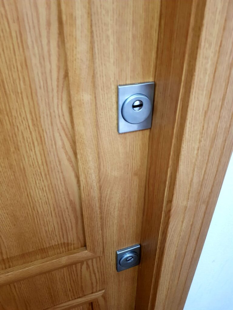 Puertas de entrada para piso en Guardamar