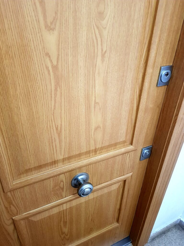 Puertas de entrada seguras para piso en Guardamar