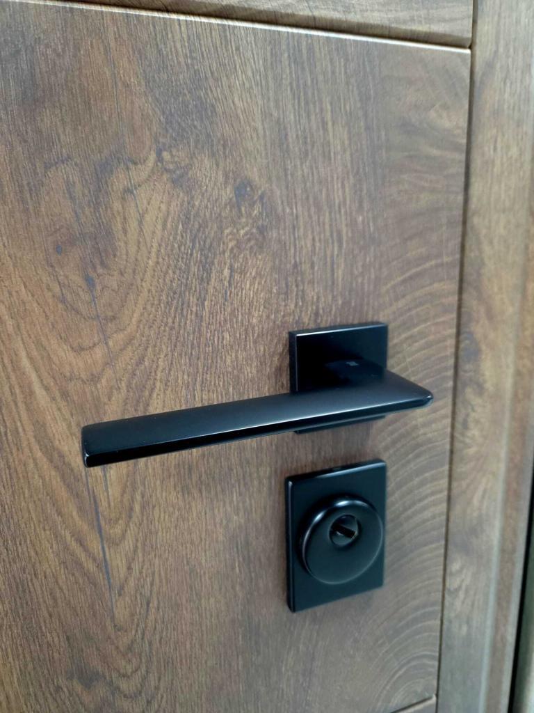 Cerradura reforzada para puerta exterior