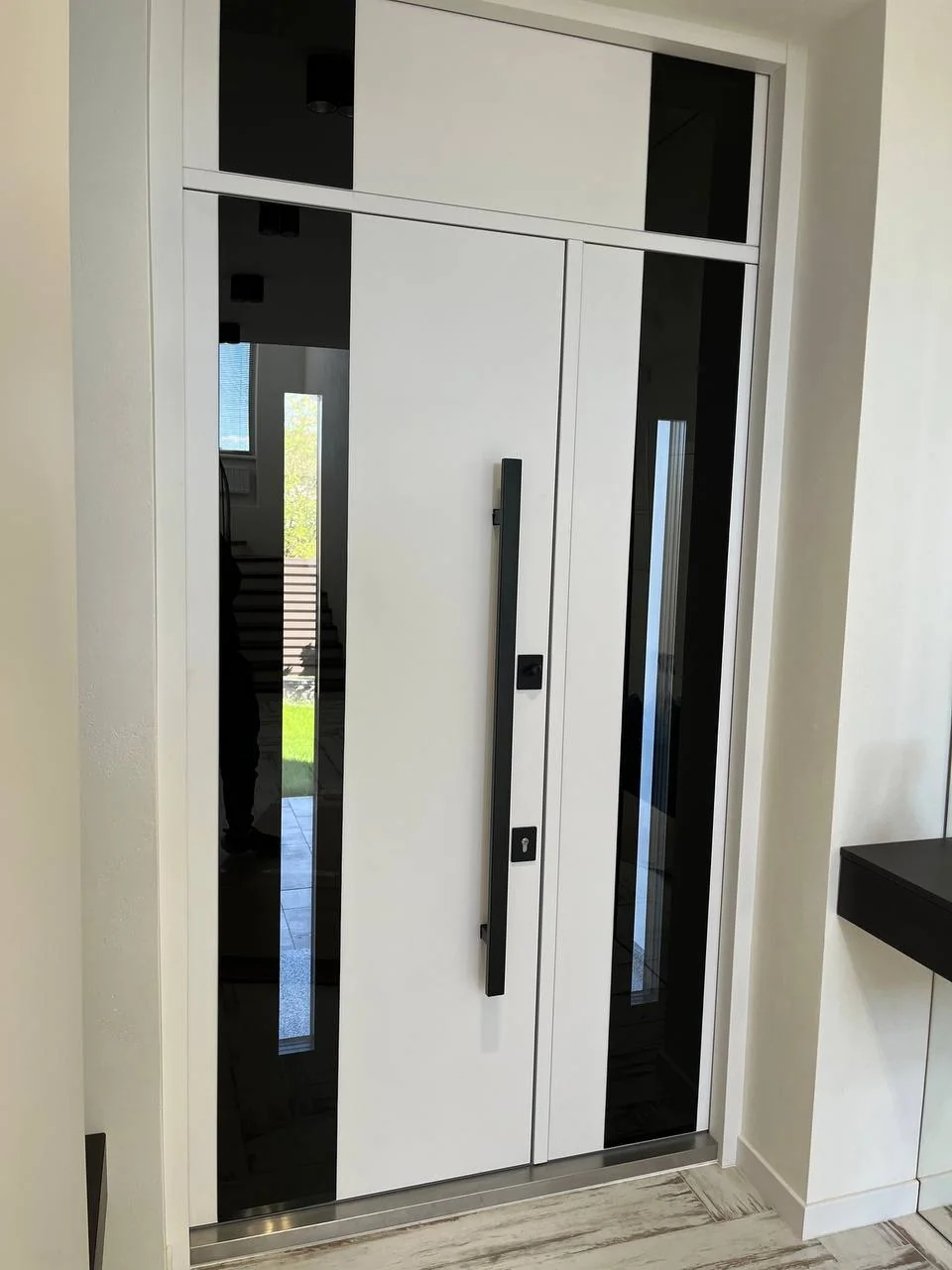 Cerradura y cilindro de alta seguridad para puerta acorazada